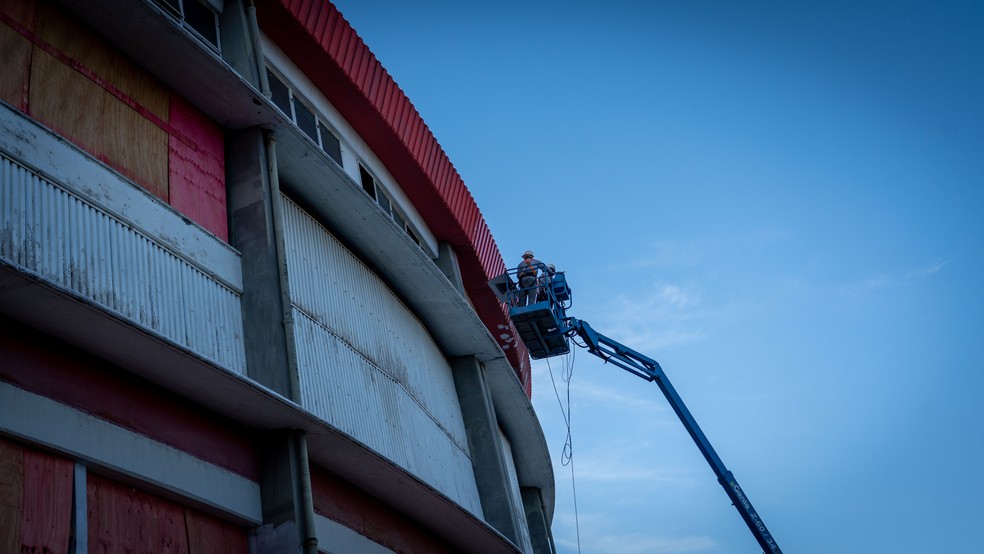 Obras do Gigantinho em fase de cobertura — Ginásio ao lado do Beira-Rio