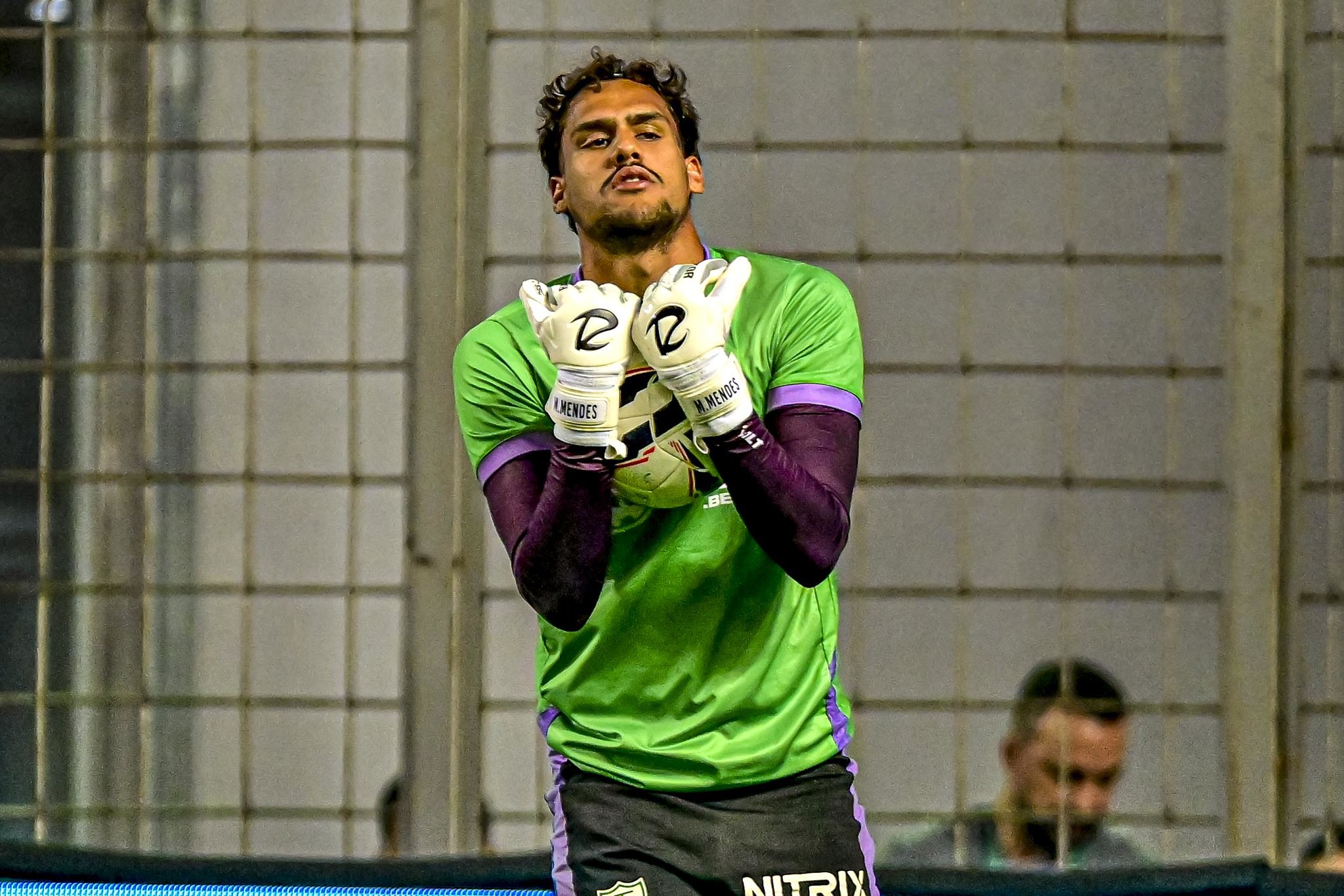 Atlético negocia venda de Matheus Mendes, emprestado ao América