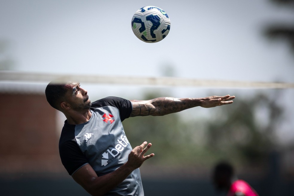 Paulo Henrique em treino no CT do Vasco