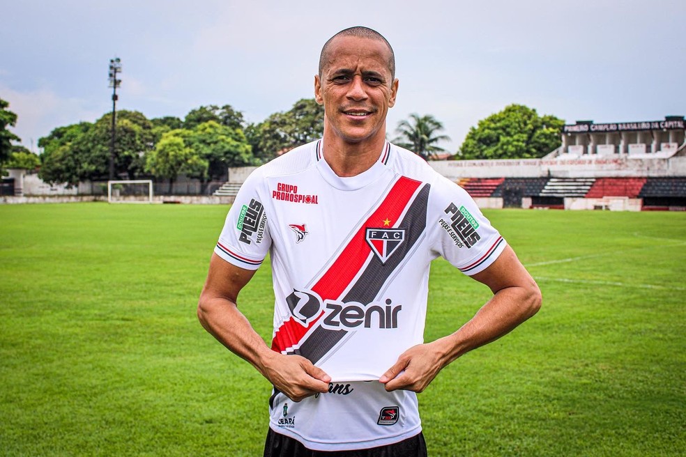Derley vestindo a camisa do Ferroviário, em 2022 — Foto: Lenilson Santos/Ferroviário