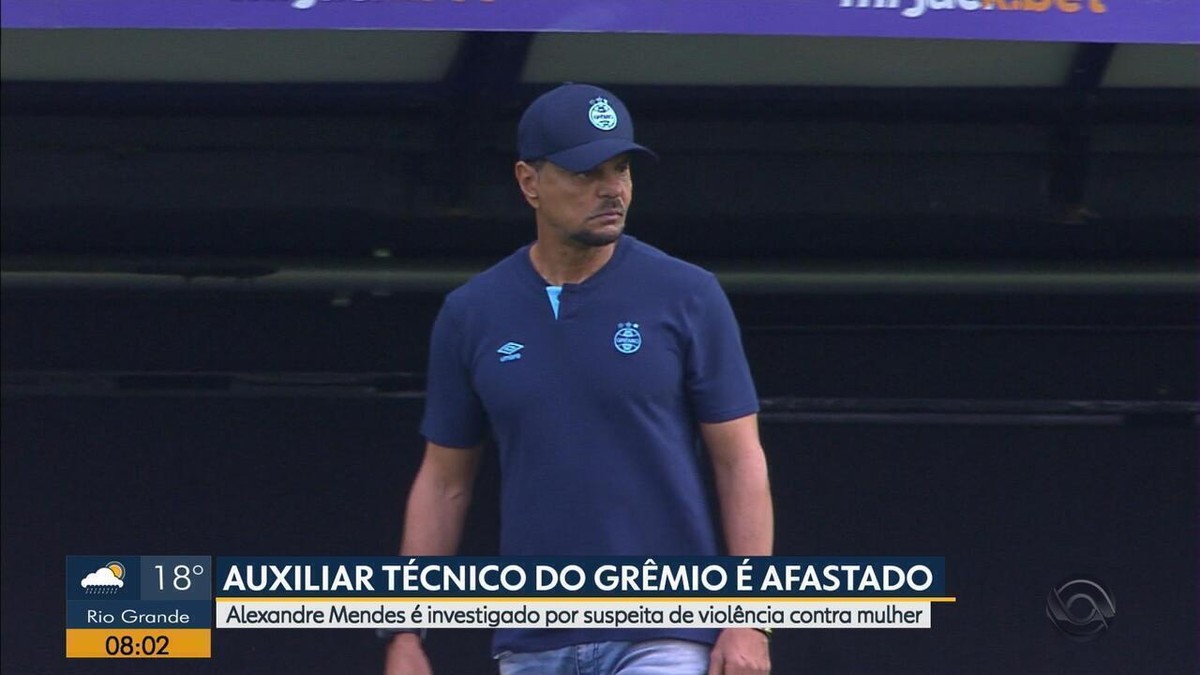 Polícia encerra inquérito sobre suspeita de violência doméstica de auxiliar do Grêmio.