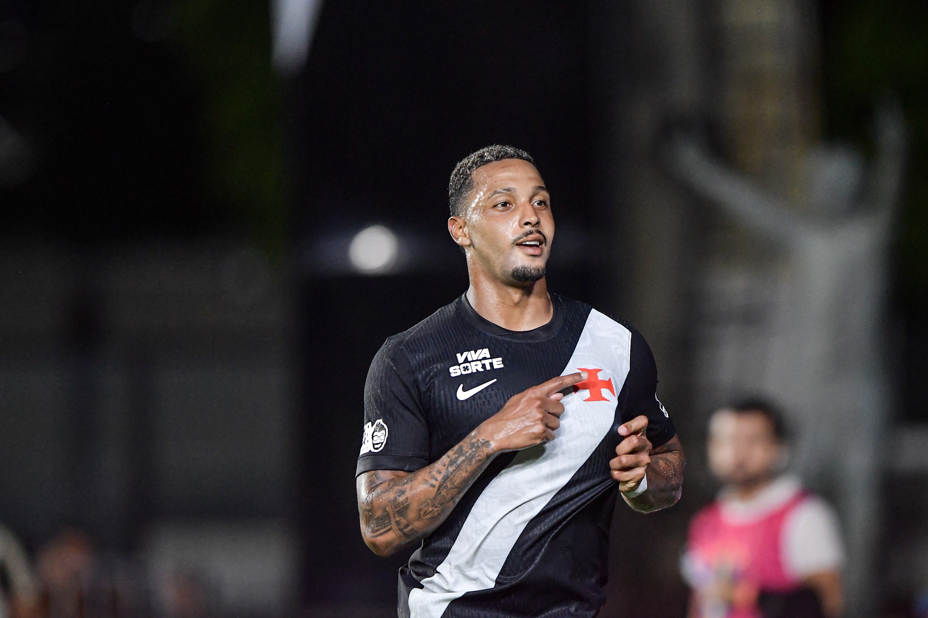 Jogadores do Vasco e Vila Nova são investigados por tráfico de armas e drogas