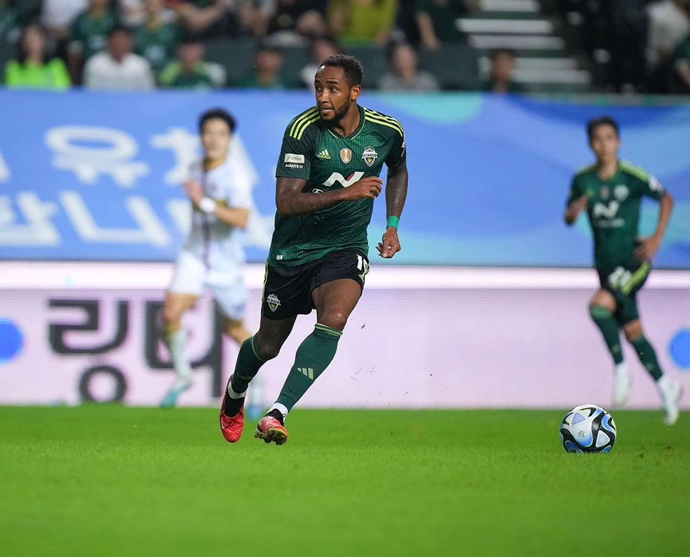 Rafa Silva no Jeonbuk Motors — Foto: Divulgação/ Jeonbuk