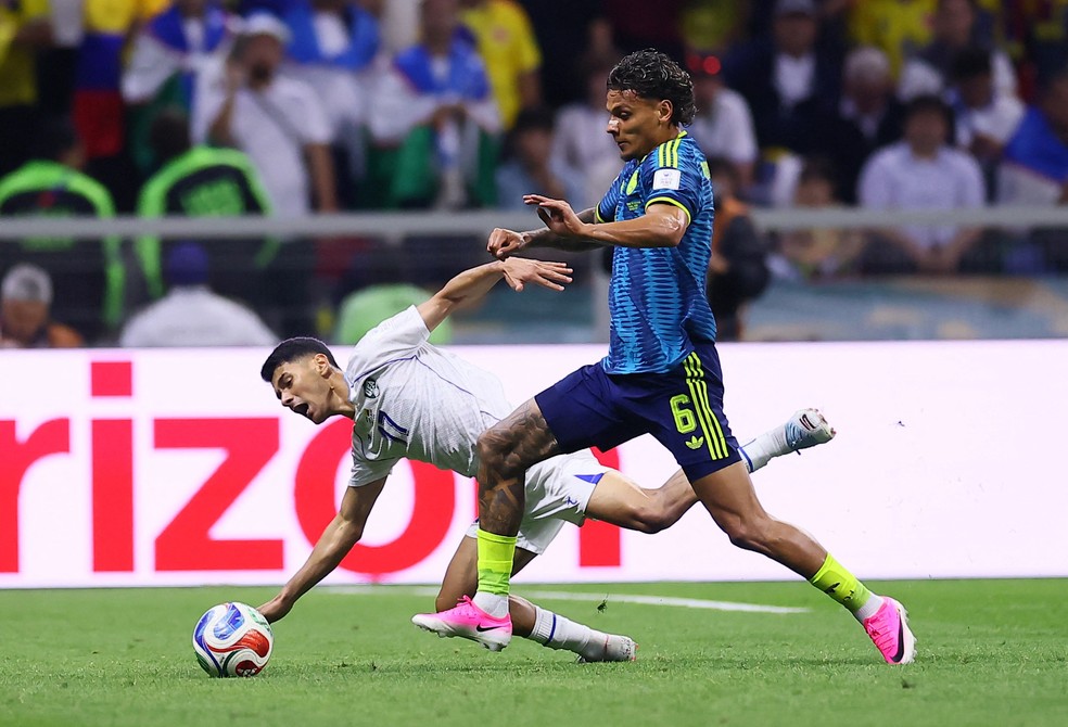 Richard Ríos em ação pela Colômbia — Richard Ríos em ação pela Colômbia na Copa do Mundo