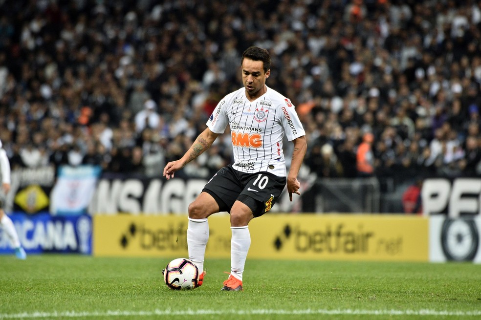 Jadson em ação pelo Corinthians — Foto: Marcos Ribolli