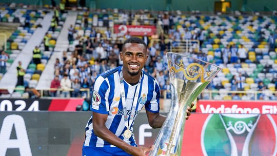 Otávio, ex-Flamengo, vibra com segundo título no Porto e diz: "Muito mais pela frente"