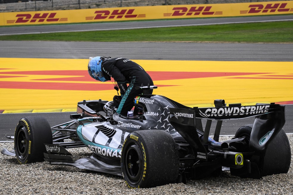 George Russell abandona o GP da Bélgica de F1 2026 — Foto: John Thys / AFP