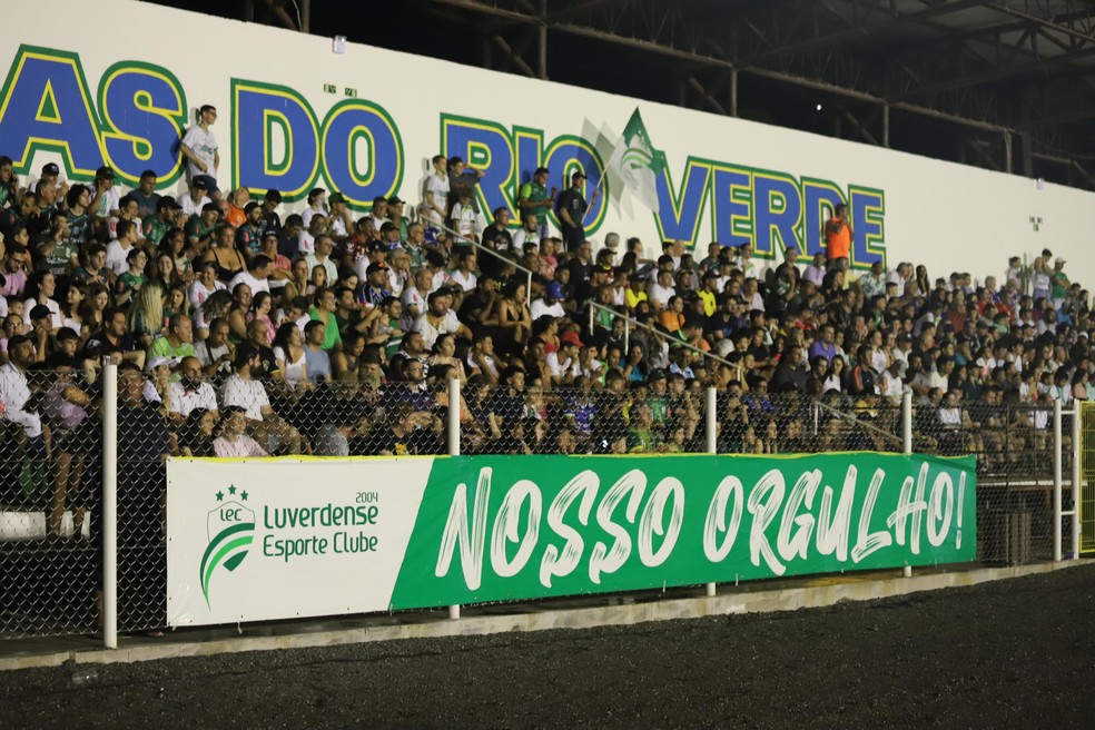 Torcida do Luverdense no Passo das Emas — Foto: Assessoria/LEC