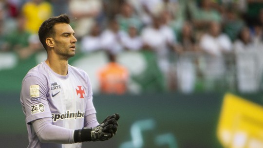 Vasco sofre apagão no início do segundo tempo