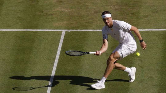 Alexander Zverev supera prodígio britânico e carimba vaga na final de Wimbledon