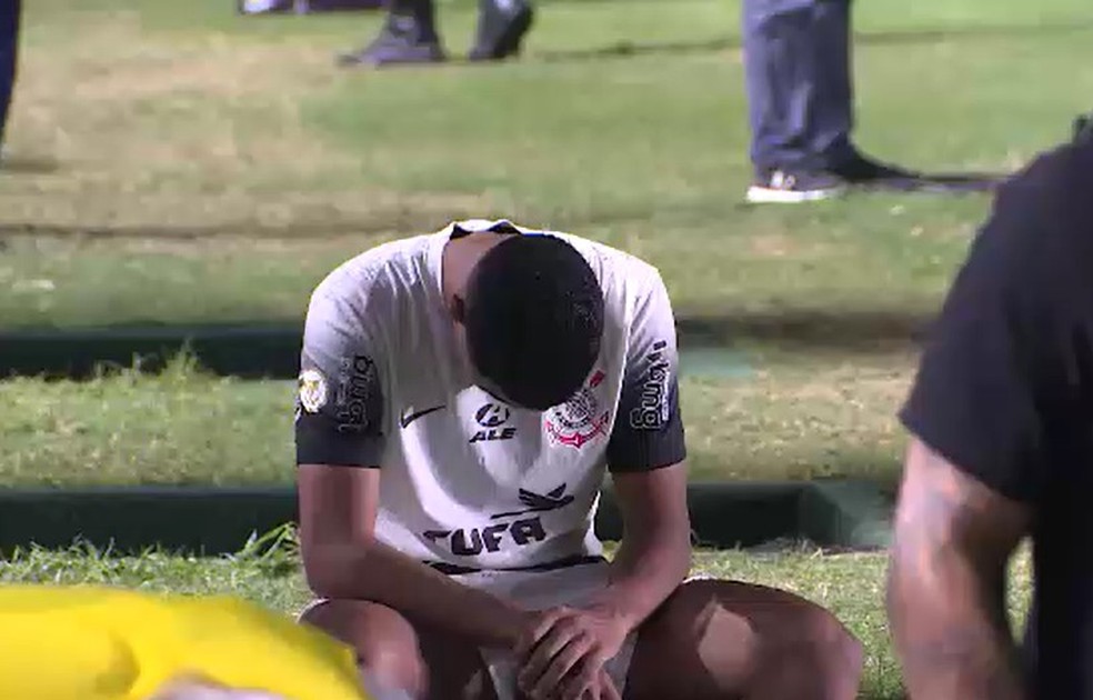 Wesley, cabisbaixo, em derrota do Corinthians para o Vasco — Foto: Reprodução