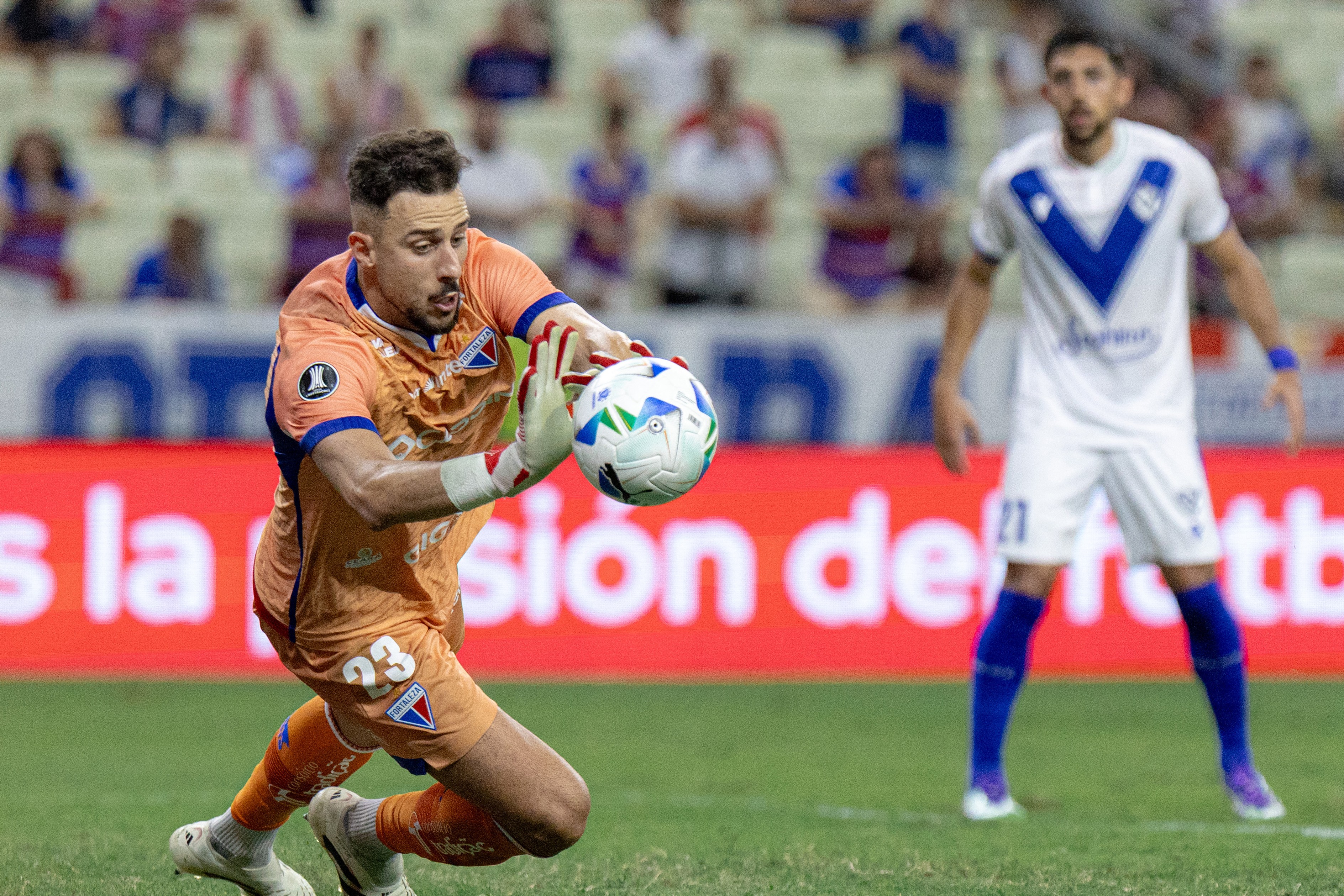 Vila Nova aposta em goleiro com passagem pelo Benfica para reforçar o time