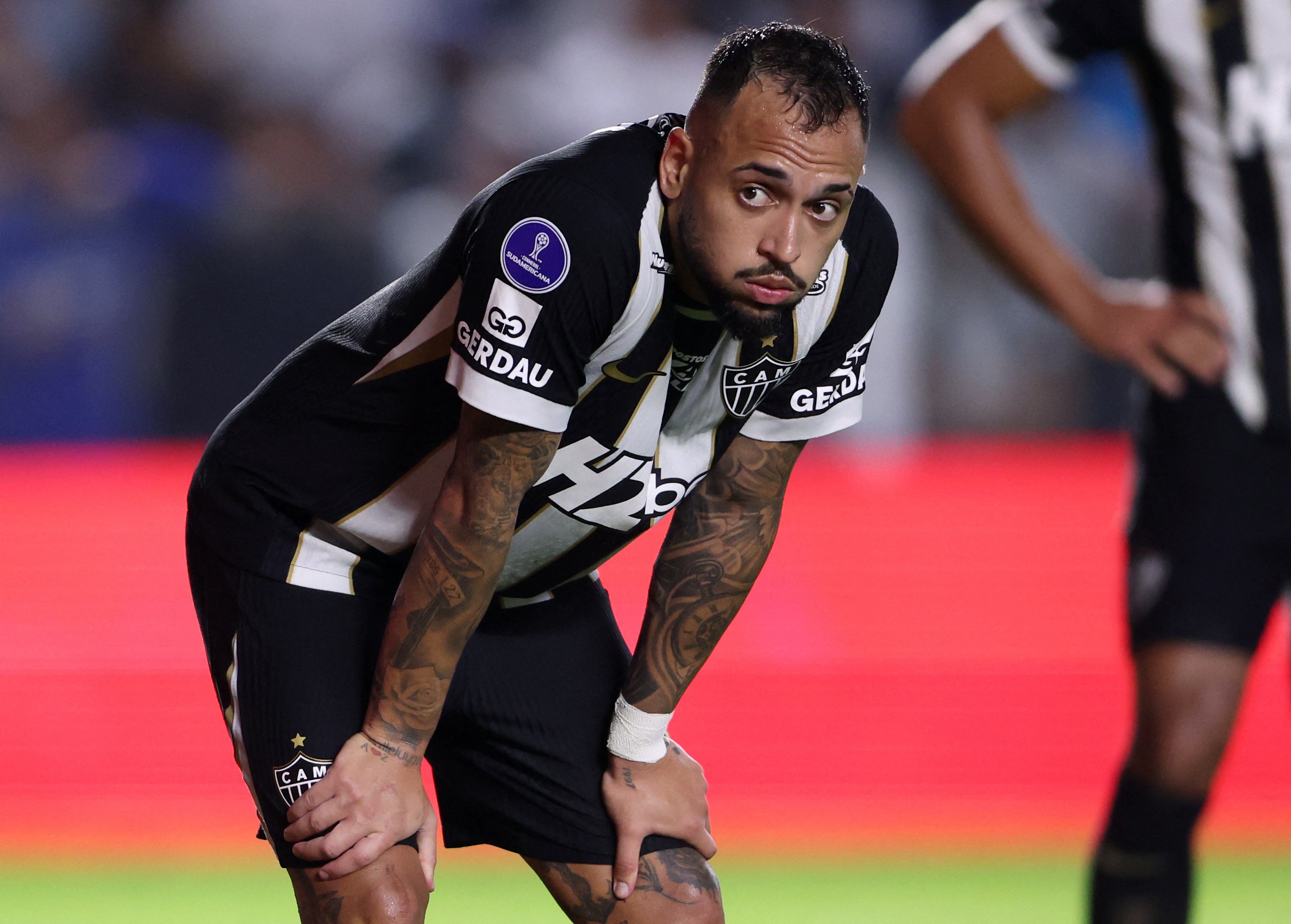 Análise: Atlético-MG desmorona no 2º tempo e se complica por vaga na semi da Sul-Americana