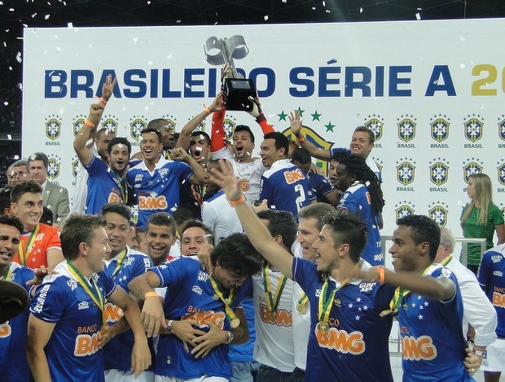 Cruzeiro comemora o título de campeão brasileiro de 2013 — Foto: Maurício Paulucci