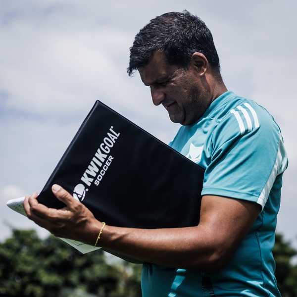 Preparação do Cruzeiro para clássico com time provável definido aguardando novo técnico.