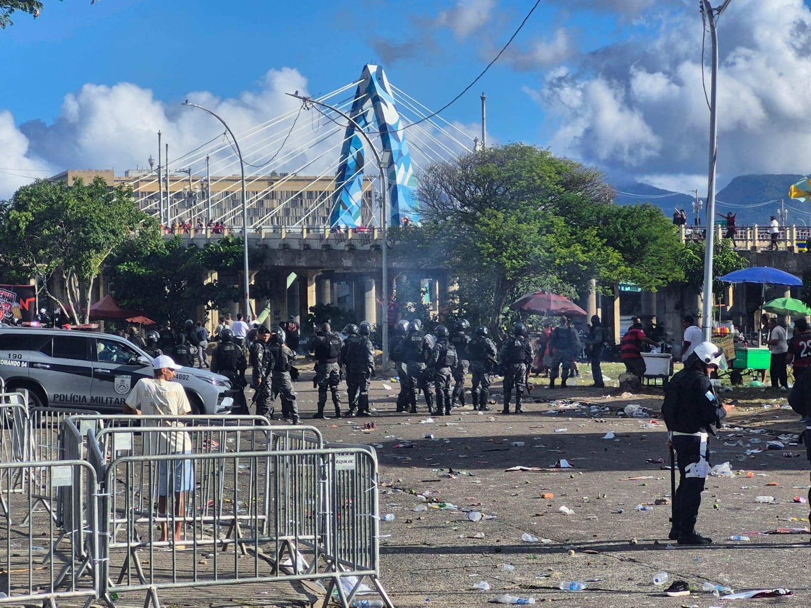 Flamengo e polícia entram em choque durante o AeroFla: torcedores reagem à confusão e buscam explicações