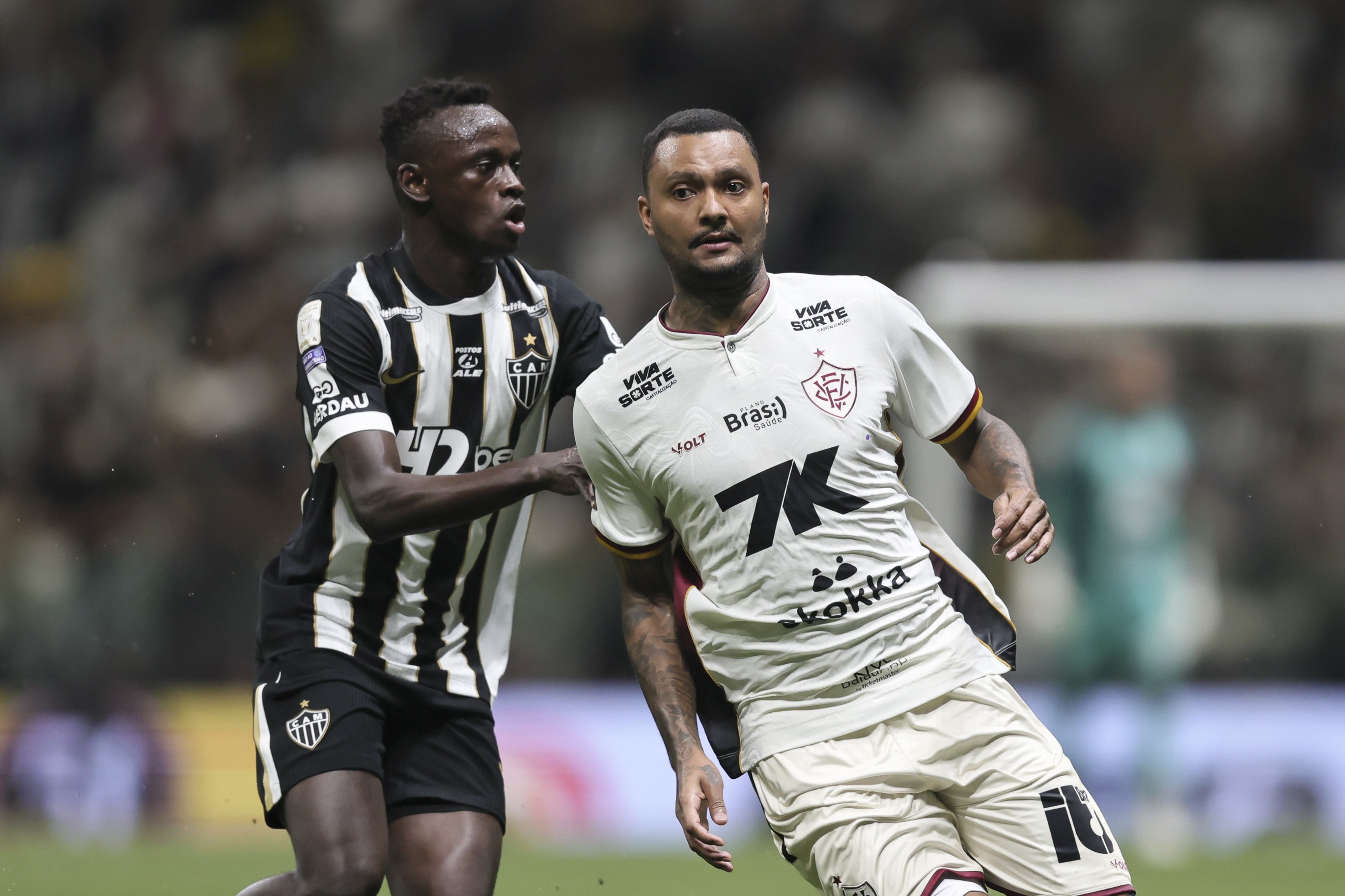Atuações do Vitória: Brítez e Luan Cândido cometem erros cruciais contra o Atlético-MG