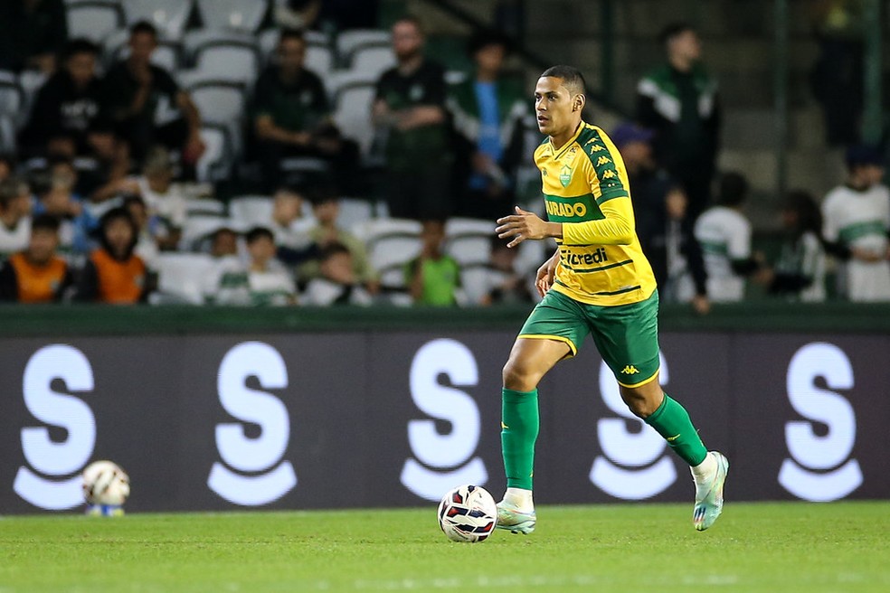 Bruno Alves em atuação pelo Cuiabá na Série B — Foto: AssCom Dourado