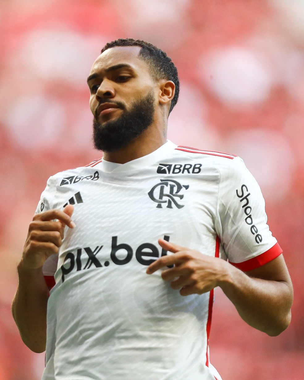 Juninho estreou no Flamengo na vitória sobre o Volta Redonda pelo Carioca 2025 — Foto: Gilvan de Souza / CRF