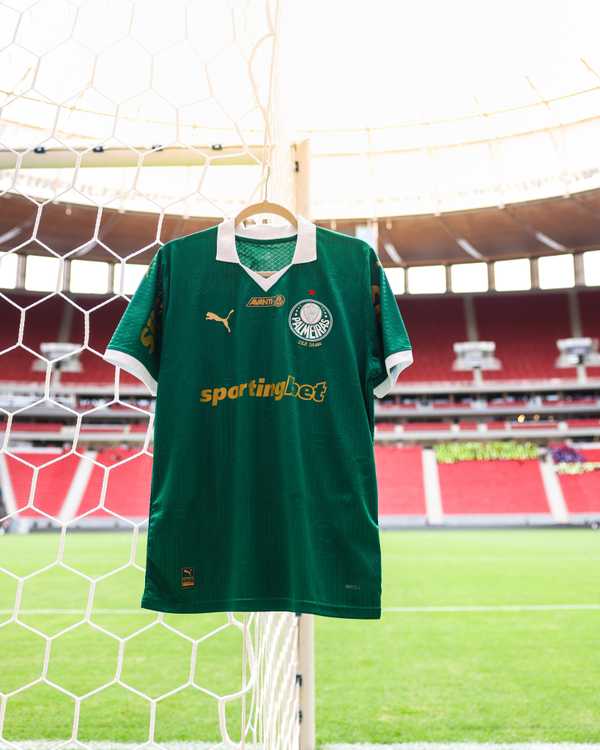Palmeiras negocia terceiro patrocínio para atingir meta de R$ 130 milhões.