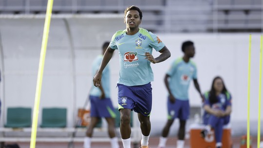 Escalação da Seleção: Ancelotti observa time com Rodrygo de volta e Vini Jr. mais perto do gol