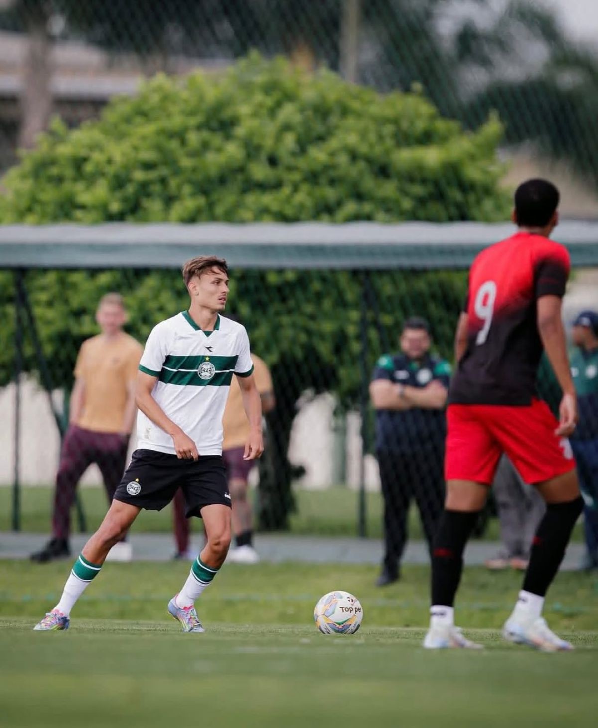 Coritiba empresta zagueiro Lucas Pérez para 