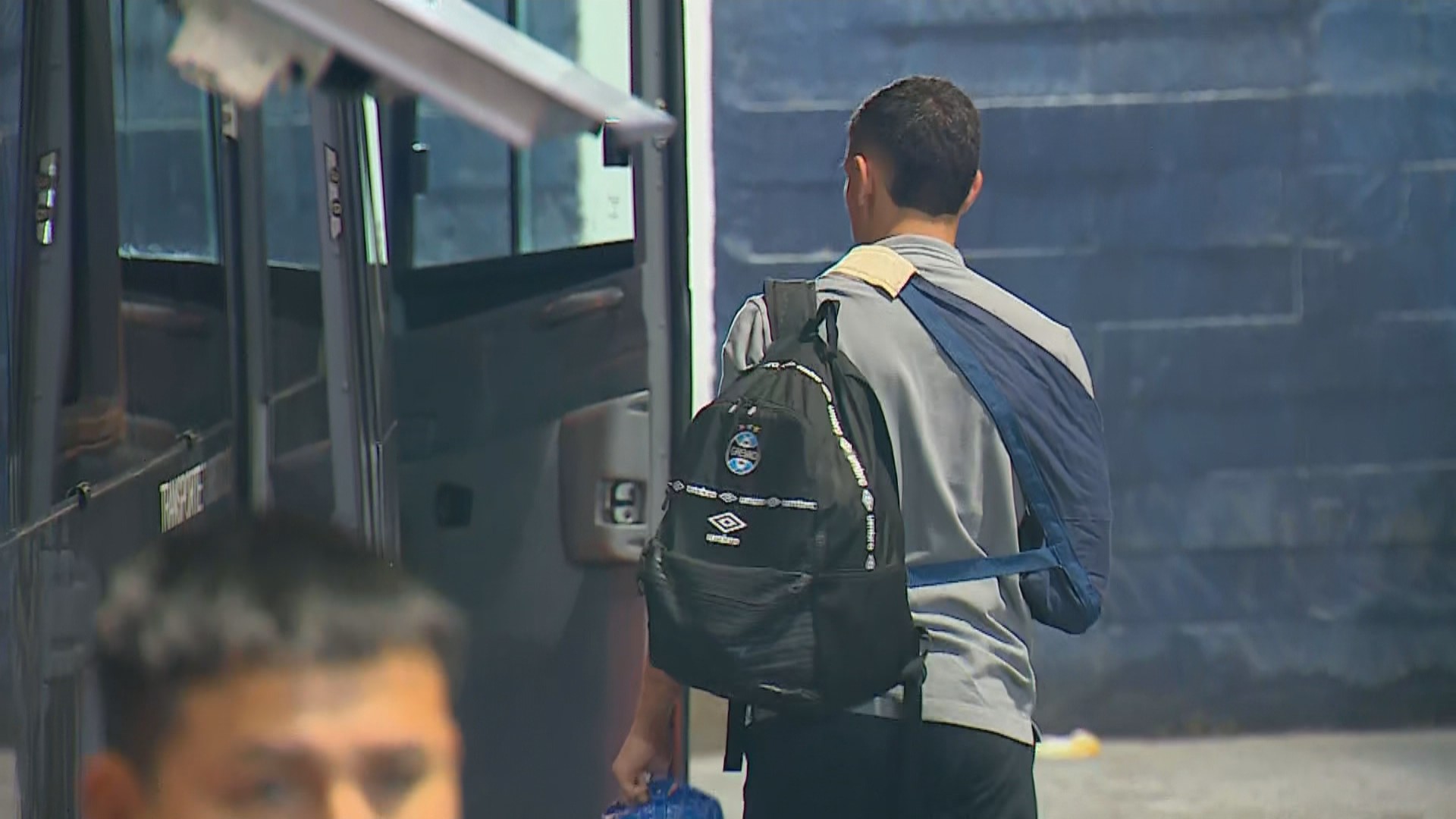 Meia do Grêmio passará por cirurgia e reforço na posição se torna urgente.