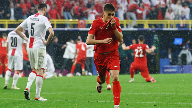 Arda Guler comemora segundo gol da Turquia contra a Geórgia, Eurocopa