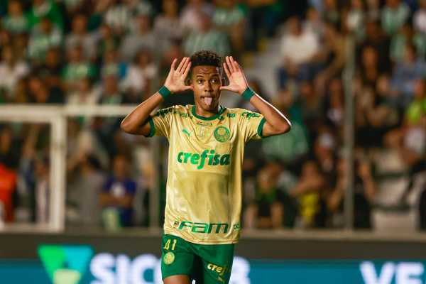 Estêvão supera Neymar e se destaca com mais participações em gol.