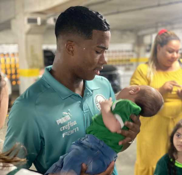 bebê endrick, torcedor do palmeiras, é batizado com nome de atacante.