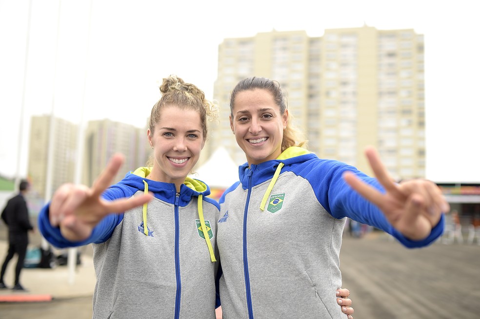 Duda Amorim eleita melhor jogadora de handebol da década]