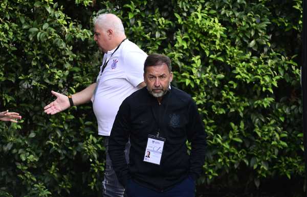 Intermediário de Contrato de Patrocínio Causa Racha entre Cartolas no Corinthians