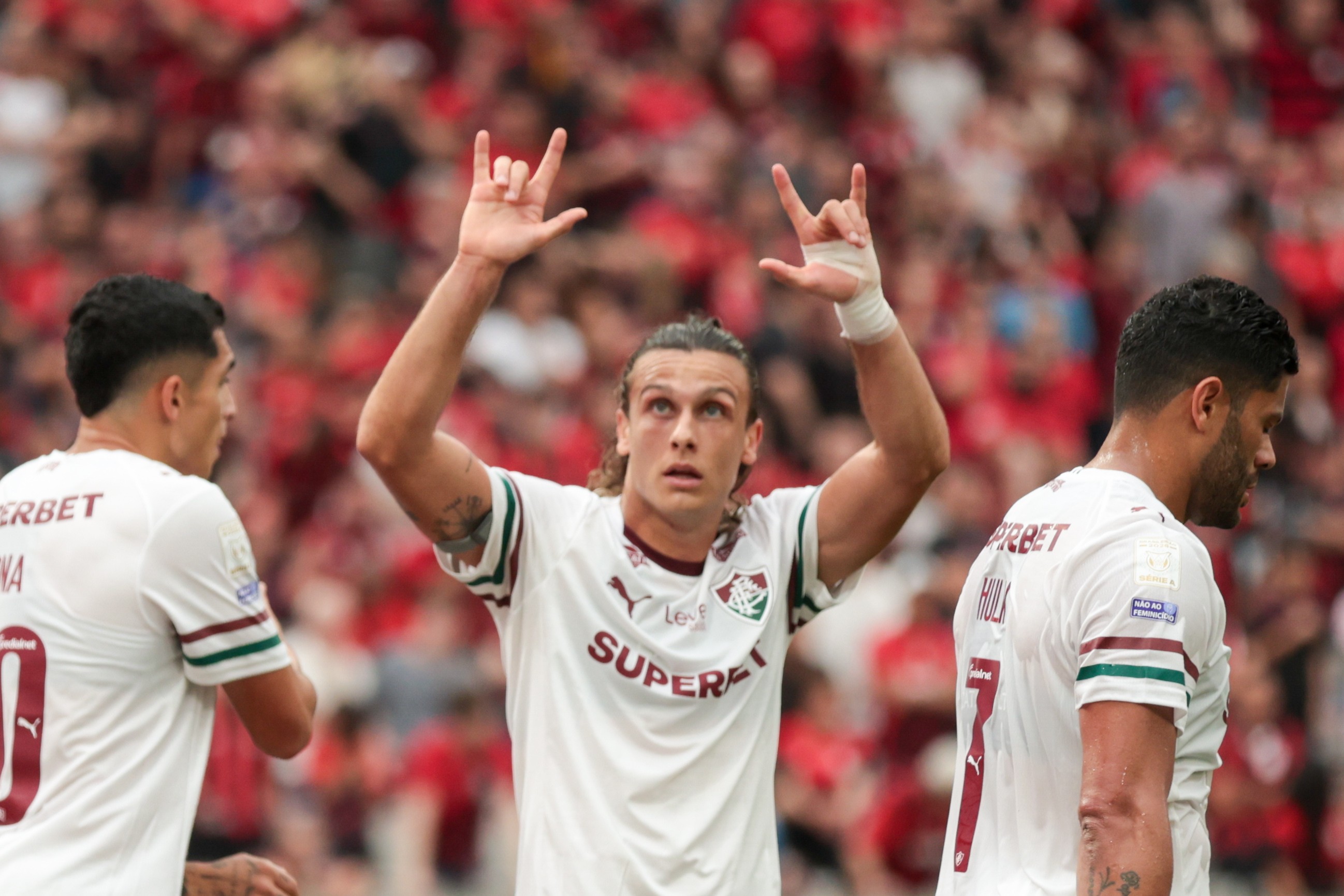 Canobbio celebra gol especial pelo Fluminense em jogo contra Athletico e destaca 10 anos de carreira