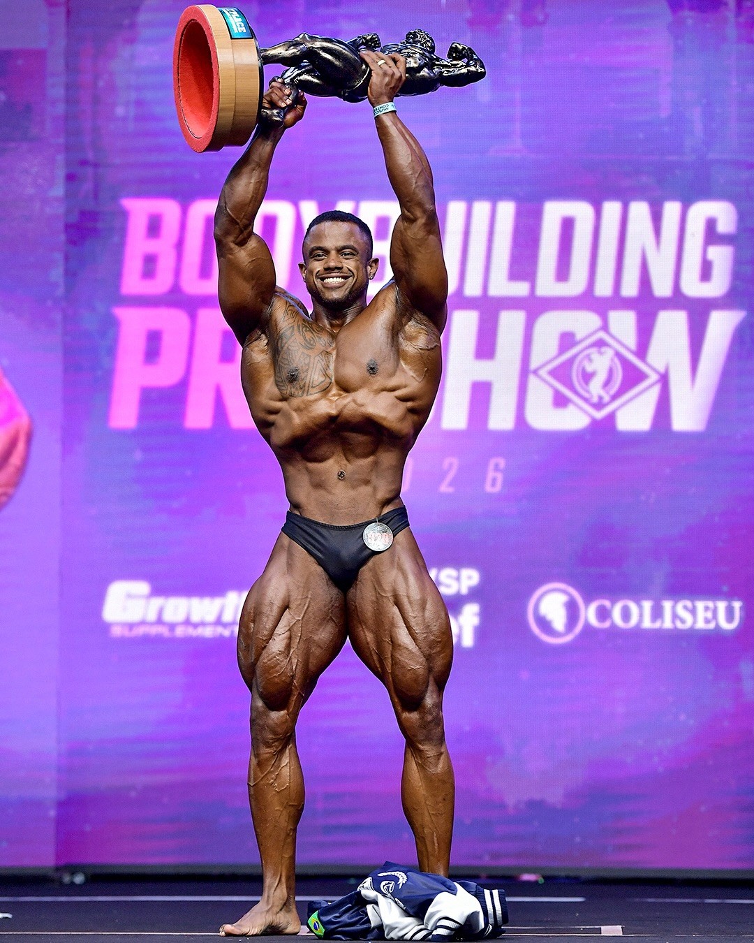 Duas classificações e cinco vistos negados: campeão do Arnold Brasil luta para ir ao Olympia