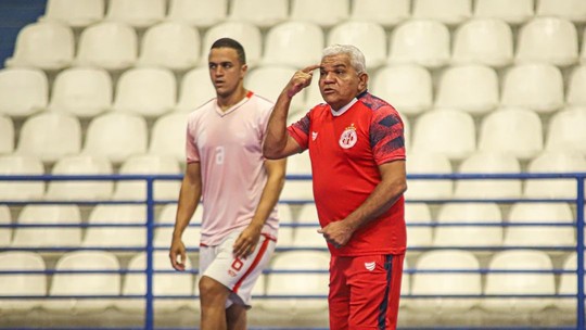 Roberto Pereira deixa o comando do futsal do América-RN