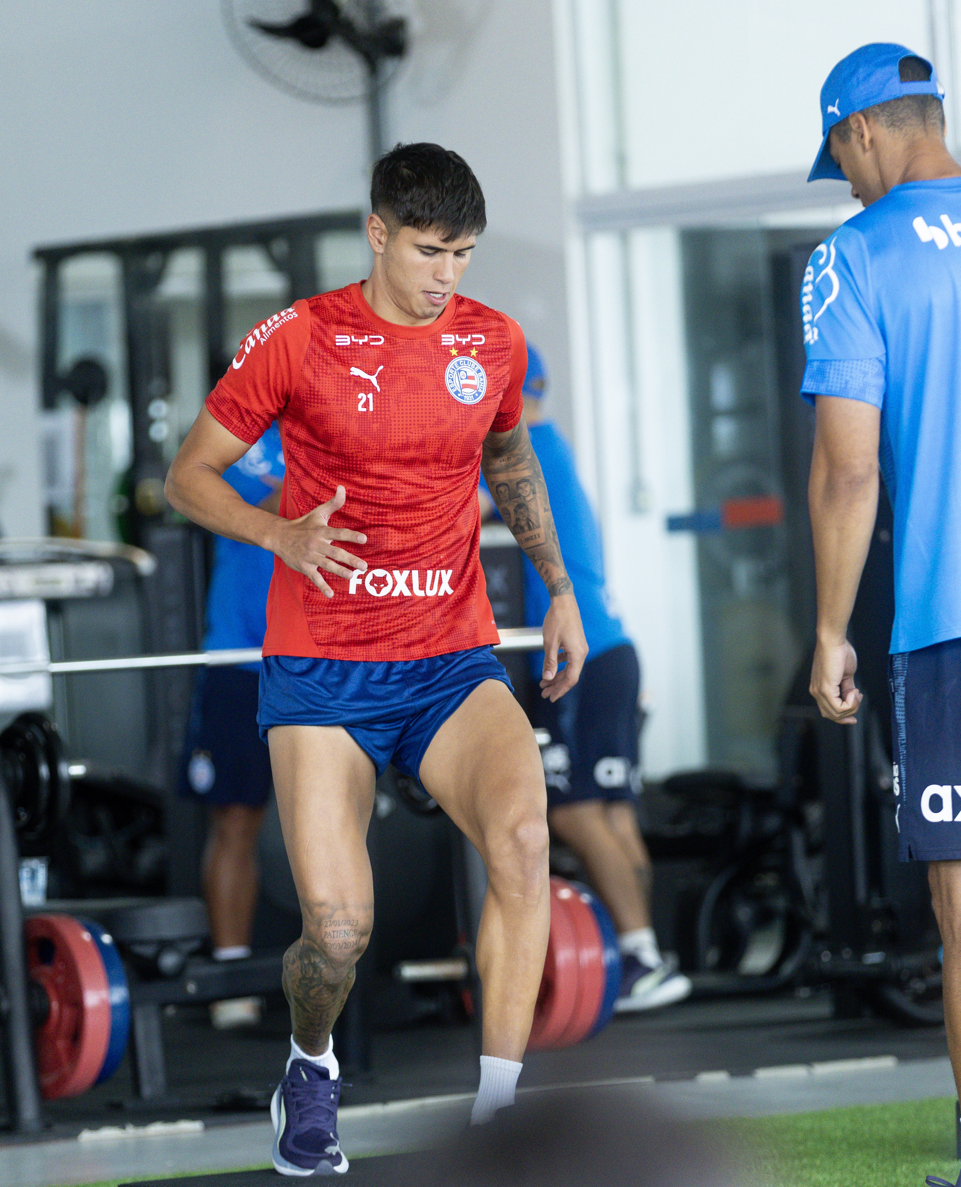 Ramos Mingo e Kike Olivera fazem atividades individuais em treino do Bahia