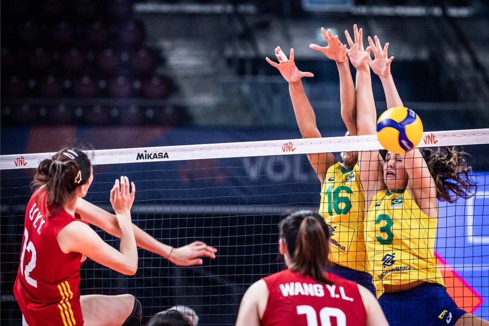 Brasil se recupera no Mundial de vôlei e vence a China em sua melhor  apresentação - Folha PE