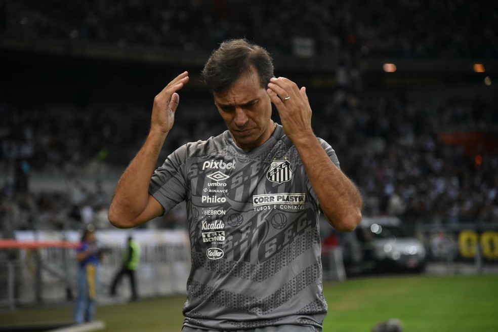 Santos não consegue se desgarrar do Z4 e segue ameaçado após a 32ª rodada;  veja contas - Gazeta Esportiva