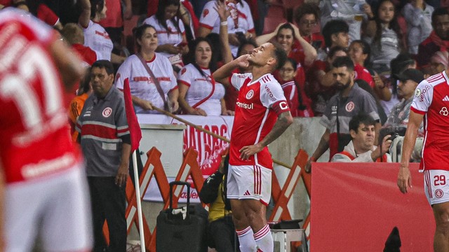 Alan Patrick golaço Internacional x Criciúma