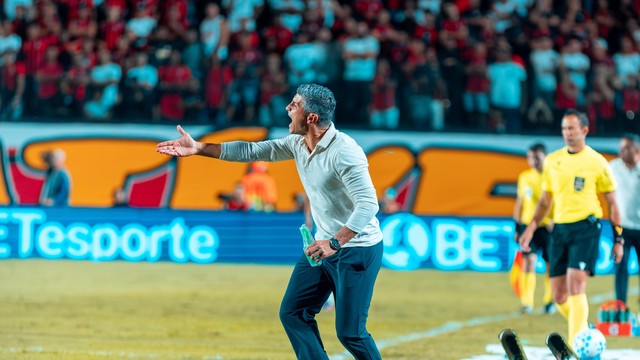 Pedro Emanuel em Vitória x Vasco