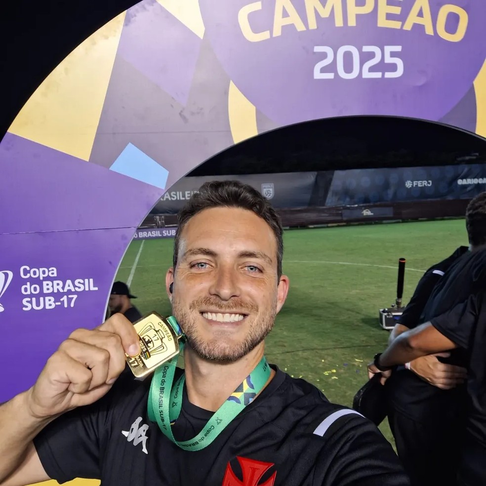 Lucas Barezani com a medalha de campeão da Copa do Brasil 2025 — Foto: Reprodução/ Redes Sociais