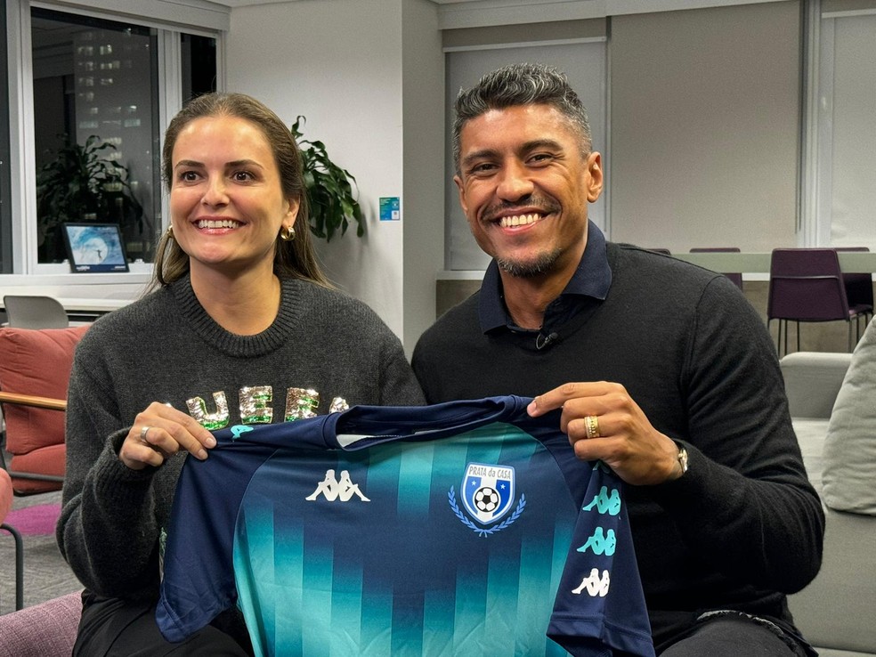 Vivian e Paulinho mantêm o projeto Prata da Casa, de formação de jogadores — Foto: Emilio Botta