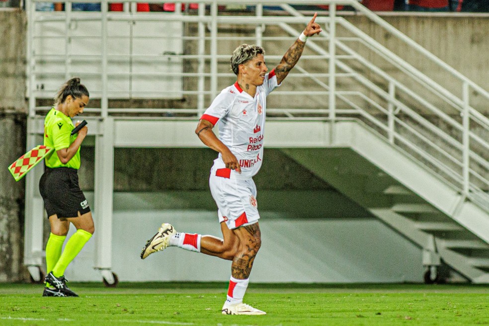 Wenderson fez golaço na vitória do América-RN — Foto: Gabriel Leite