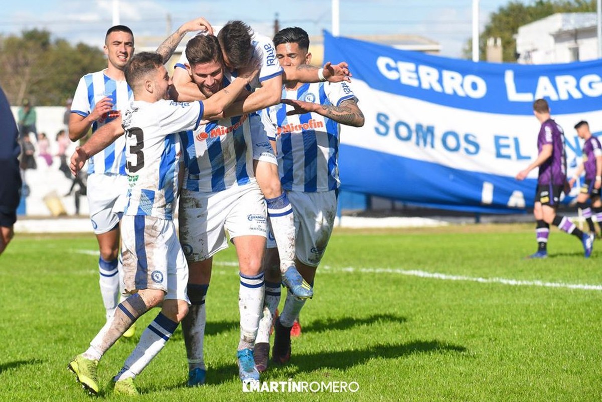 Tradicional clube uruguaio, Danubio é rebaixado à segunda divisão após 50  anos, Meia encarnada