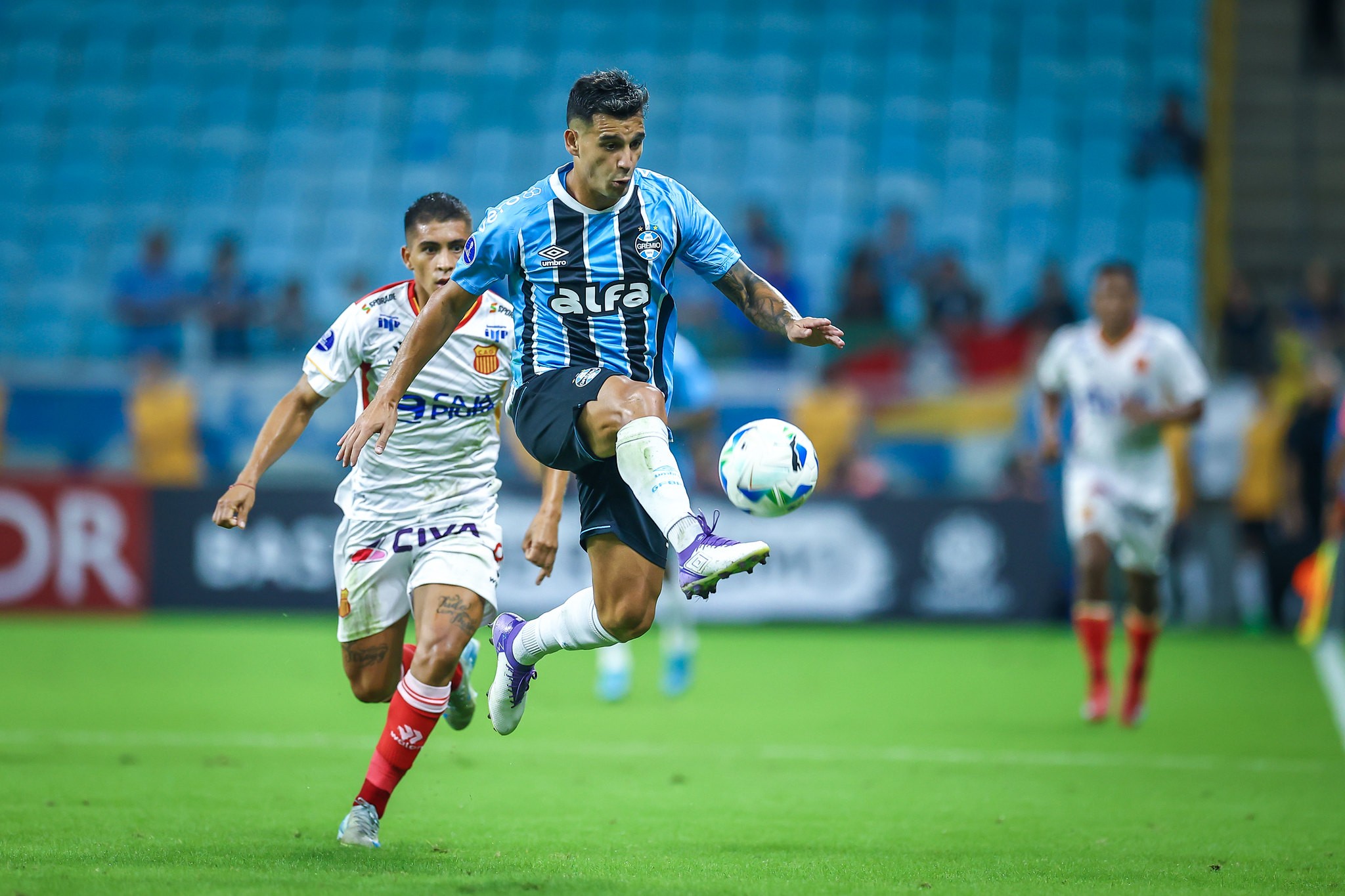 VAI RECUPERAR O CRAQUE? Quinteros planeja recuperar o futebol de Cristaldo