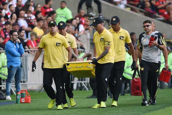 Flamengo enfrenta desfalques por lesão em 2024: confira os jogadores indisponíveis.