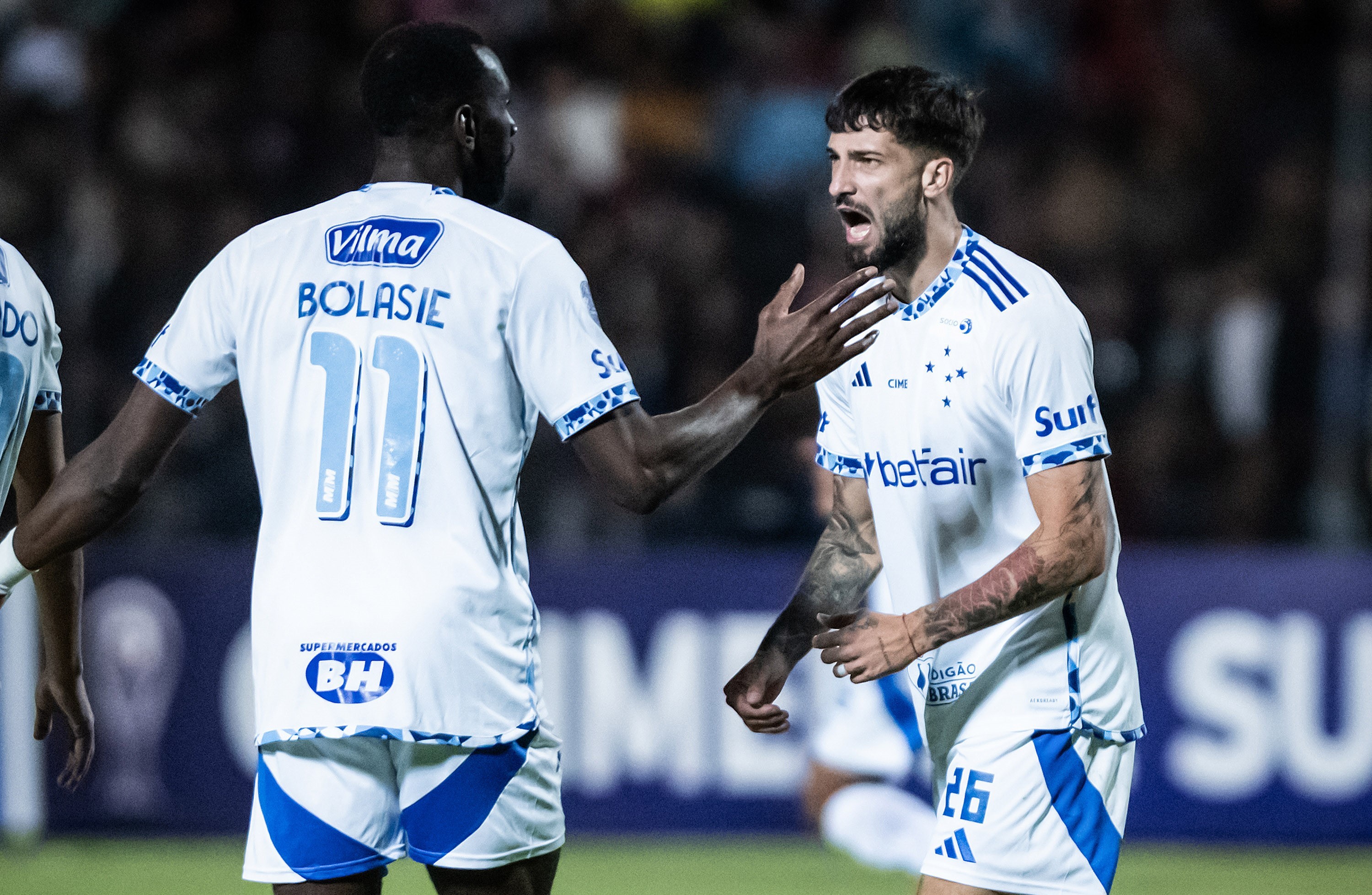 Desempenho do Cruzeiro: Destaque de Lautaro, falha de lateral e atuação discreta de Bolasie