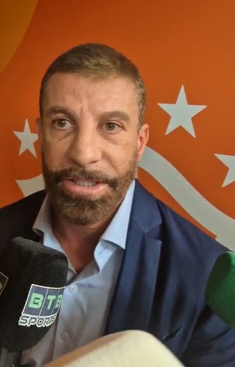 Pedrinho, presidente do Vasco, durante zona mista na CBF � Foto: Jo�o Guerra