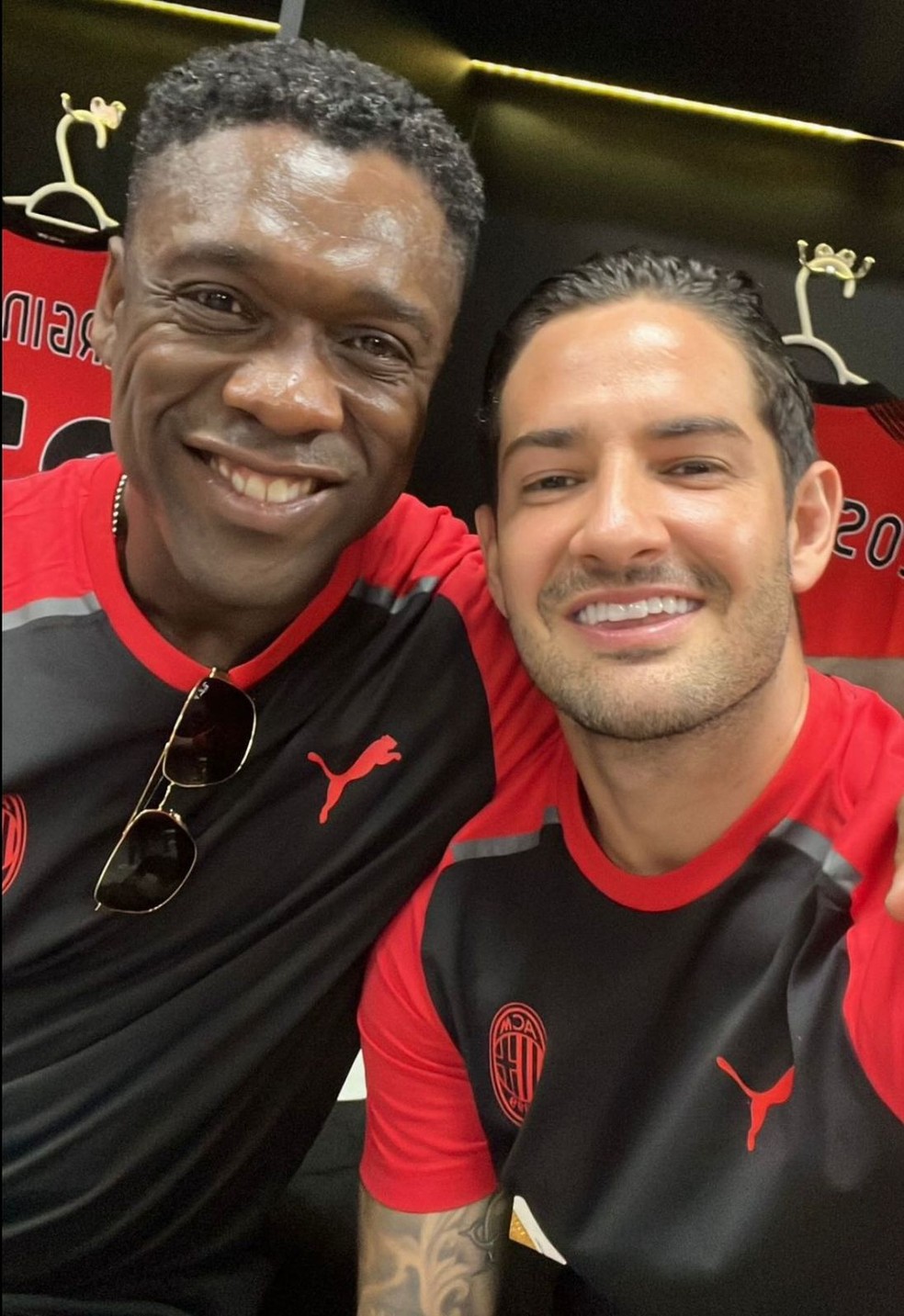 Pato ao lado de Seedorf em jogo festivo no Morumbi — Foto: Reprodução/Instagram