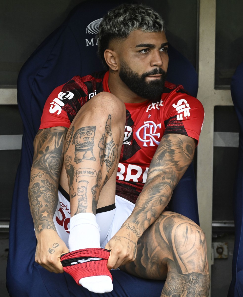 Gabigol no banco do Flamengo — Foto: André Durão / ge